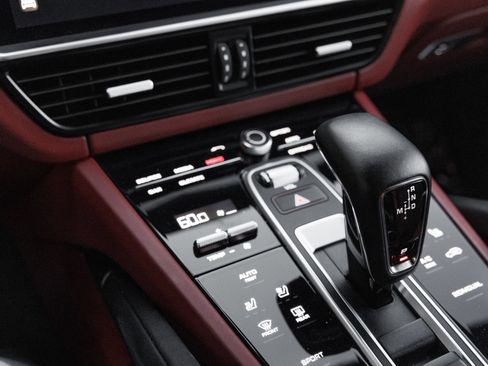Certified 2023 Porsche Cayenne Platinum Edition AWD/4WD image 23