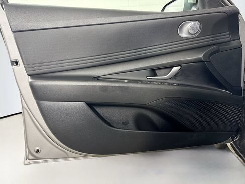 Used 2023 Hyundai Elantra SEL w/ Convenience Package FWD image 12