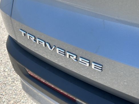 Used 2025 Chevrolet Traverse LT FWD image 9