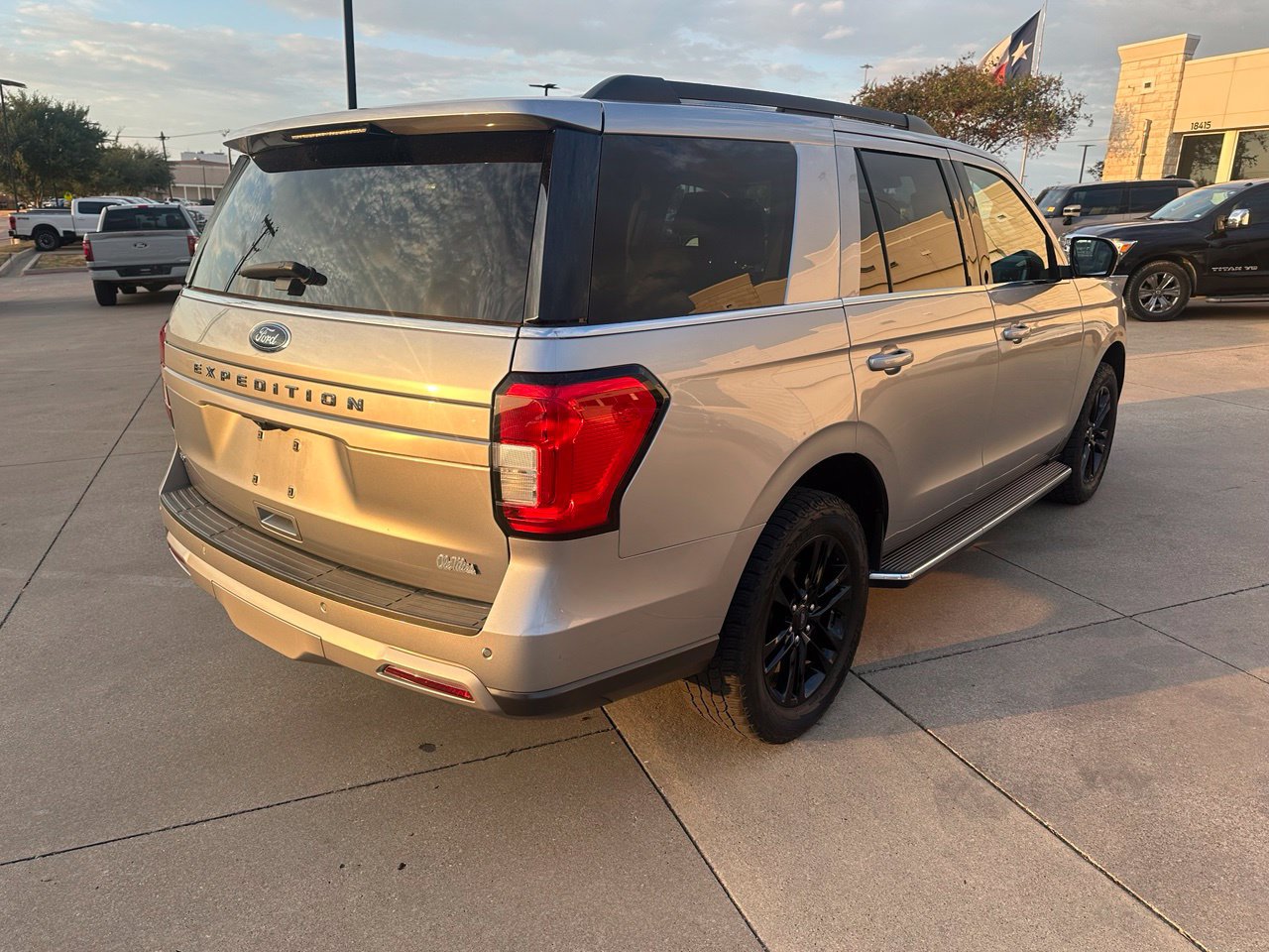 Used 2022 Ford Expedition XLT RWD image 9