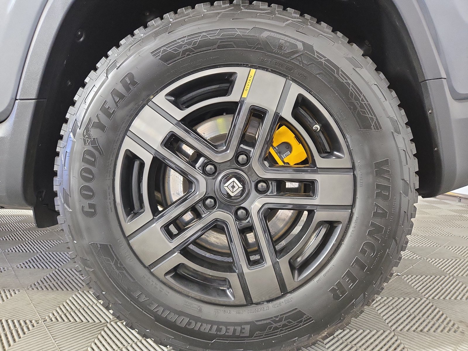 Used 2023 Rivian R1T Adventure Quad AWD/4WD image 10