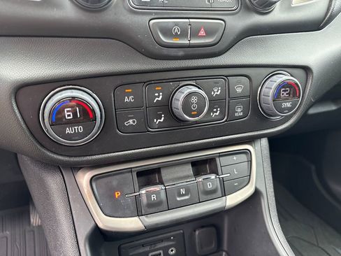 Used 2024 GMC Terrain Denali w/ Denali Premium Package AWD/4WD image 26