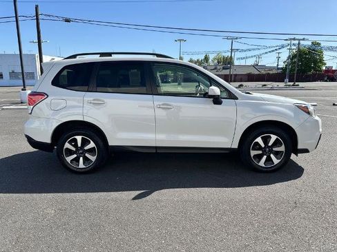 Used 2017 Subaru Forester 2.5i Premium AWD/4WD image 8