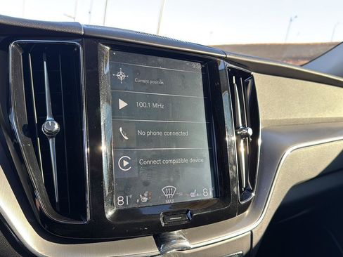 Used 2019 Volvo XC60 T5 Momentum w/ Multimedia Package image 21