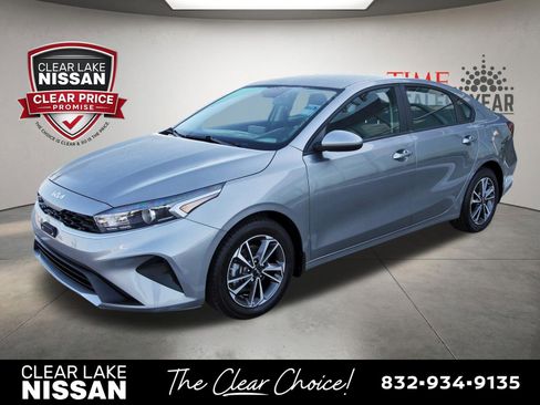 Used 2024 Kia Forte LXS FWD image 3