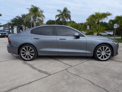 Used 2021 Volvo S60 T5 Momentum FWD image 3