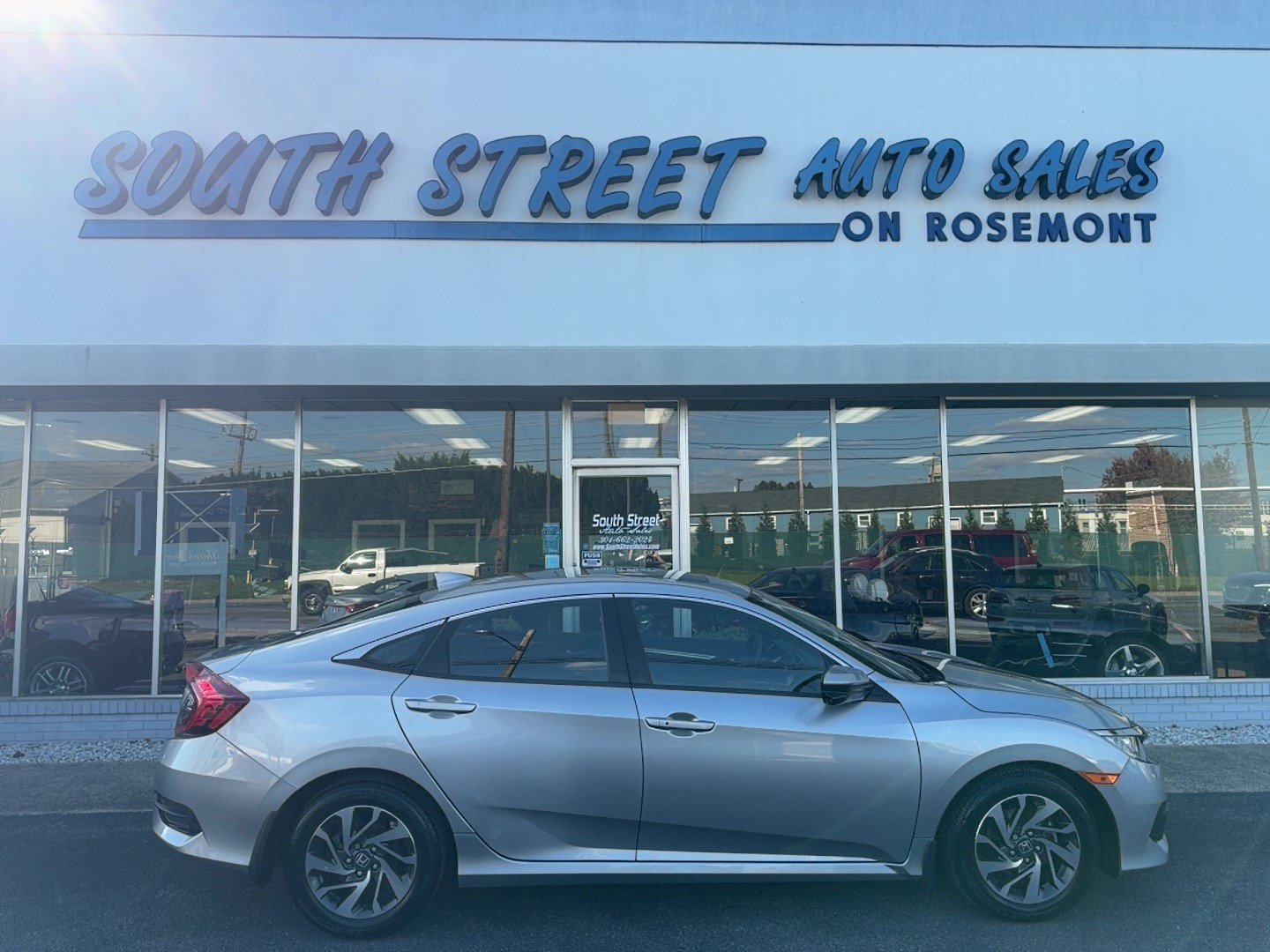 Used 2018 Honda Civic EX image 1