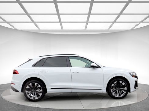 Used 2025 Audi Q8 Prestige w/ Prestige Package image 4