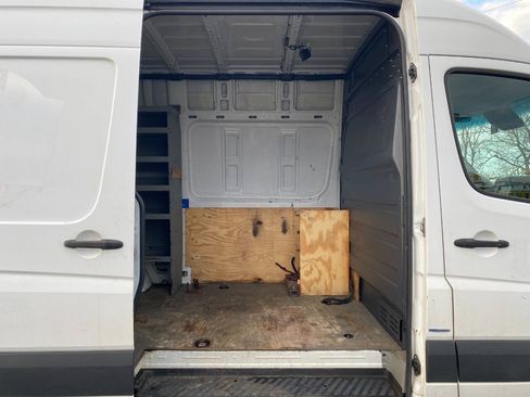 Used 2014 Mercedes-Benz Sprinter 3500 image 24