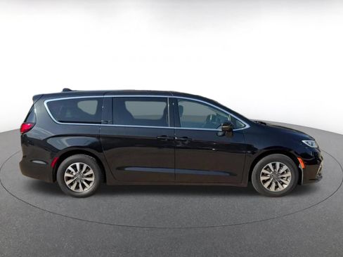 Used 2023 Chrysler Pacifica Touring-L FWD image 16