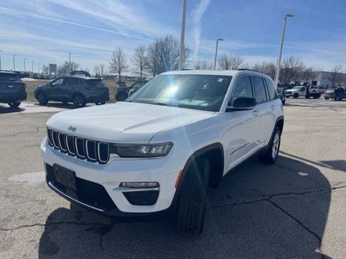 Used 2023 Jeep Grand Cherokee Limited w/ Luxury Tech Group II image 3