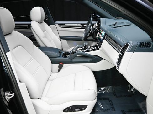 Used 2022 Porsche Cayenne S image 57