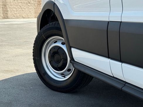 New 2025 Ford Transit 250 148 Medium Roof image 17