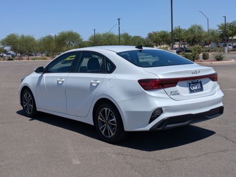 Certified 2024 Kia Forte LXS FWD image 3
