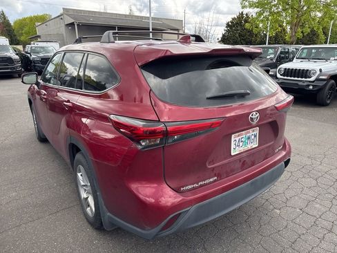 Used 2021 Toyota Highlander LE image 4