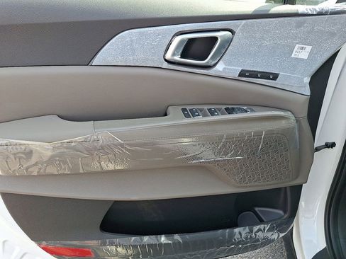 New 2026 Kia Carnival EX FWD image 8