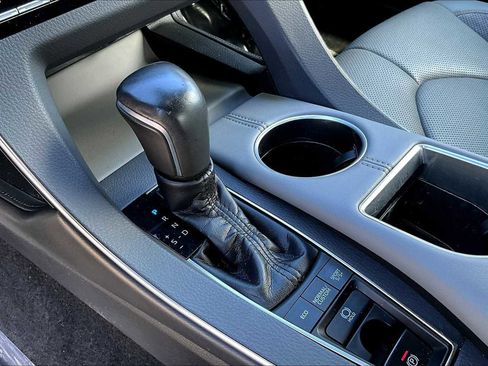 Used 2019 Toyota Avalon Touring w/ Advanced Safety Package image 16