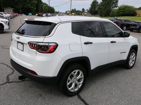 Used 2024 Jeep Compass Sport AWD/4WD image 8