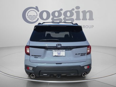 Used 2025 Honda Passport Black Edition image 4