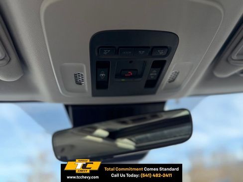 Used 2025 Toyota Camry XLE image 19