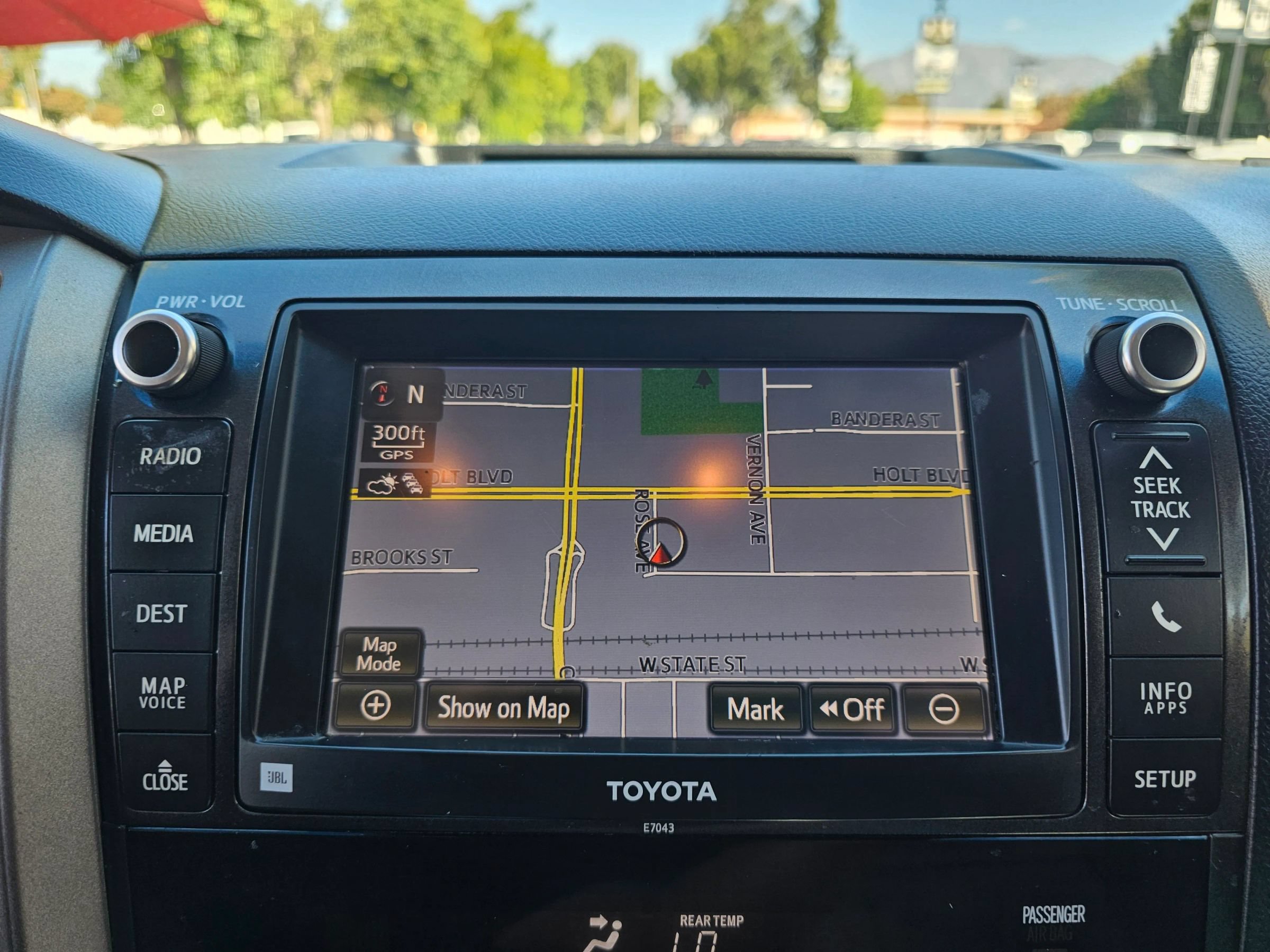 Used 2013 Toyota Sequoia Limited AWD/4WD image 12