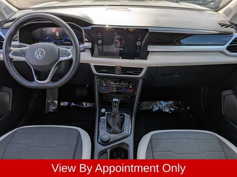 Used 2025 Volkswagen Taos SE AWD/4WD image 24