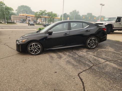 Used 2025 Nissan Sentra SR FWD image 24