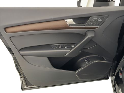 Used 2023 Audi Q5 e Premium w/ Convenience Package image 14