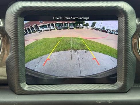 Used 2019 Jeep Wrangler Unlimited Sahara AWD/4WD image 16