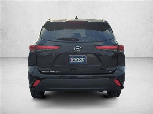 Certified 2023 Toyota Highlander XLE image 6