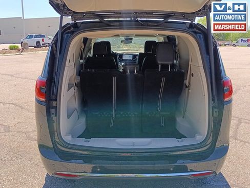 Used 2024 Chrysler Pacifica Touring-L FWD image 26