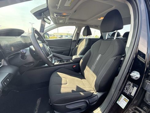 Certified 2025 Hyundai Elantra SEL FWD image 13
