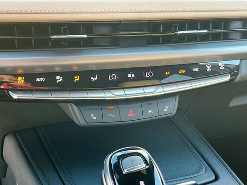 Used 2024 Cadillac XT4 Premium Luxury w/ Cold Weather Package AWD/4WD image 16