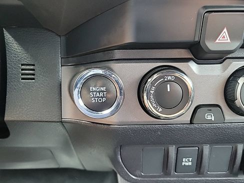 Used 2021 Toyota Tacoma TRD Off-Road AWD/4WD image 26