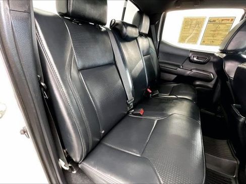 Used 2019 Toyota Tacoma TRD Off-Road w/ TRD Premium Off Road Package AWD/4WD image 19