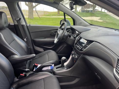 Used 2018 Chevrolet Trax LT w/ LT Convenience Package AWD/4WD image 34