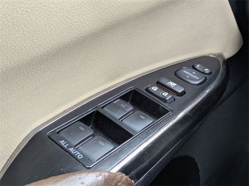 Used 2016 Toyota Avalon XLE image 22