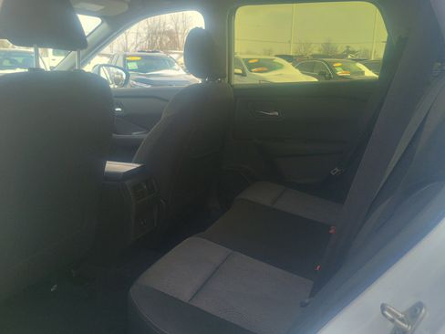 Used 2024 Nissan Rogue SV image 16