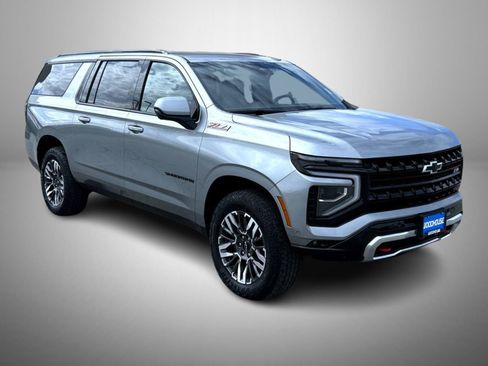 Certified 2025 Chevrolet Suburban Z71 image 3