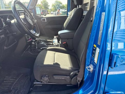 Used 2022 Jeep Wrangler Unlimited Sahara AWD/4WD image 12