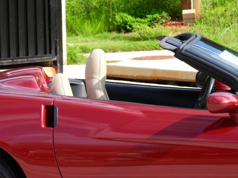 Used 2006 Chevrolet Corvette Convertible w/ Preferred Equipment Group RWD image 51