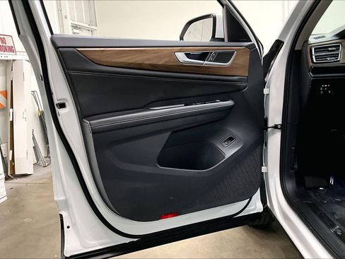 Used 2025 Volkswagen Atlas SE w/ Panoramic Sunroof Package image 25