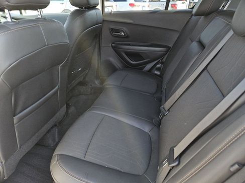 Used 2022 Chevrolet Trax LT w/ LT Convenience Package image 32