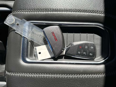 Used 2024 GMC Yukon XL Denali image 26