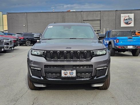 New 2025 Jeep Grand Cherokee L Limited w/ Black Appearance Package image 3