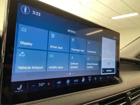 Used 2025 Lincoln Corsair Grand Touring image 34