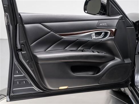 Used 2018 INFINITI Q70 L 3.7 image 29