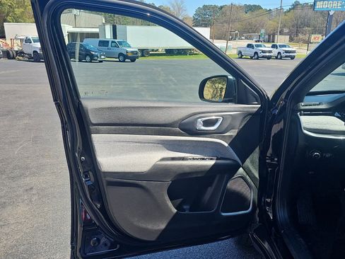 Used 2025 Jeep Compass Latitude image 15