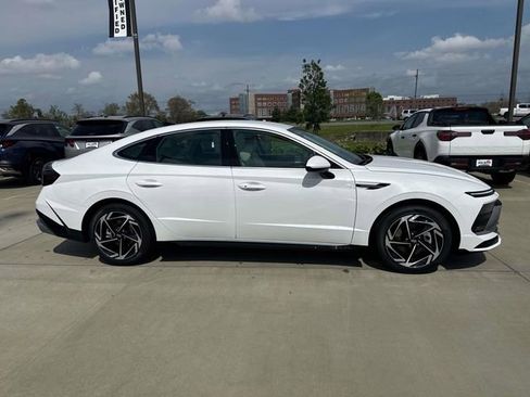New 2026 Hyundai Sonata SEL FWD image 10