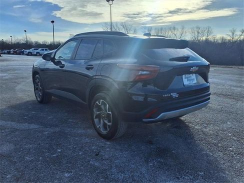 Used 2025 Chevrolet Trax LT w/ LT Convenience Package image 23